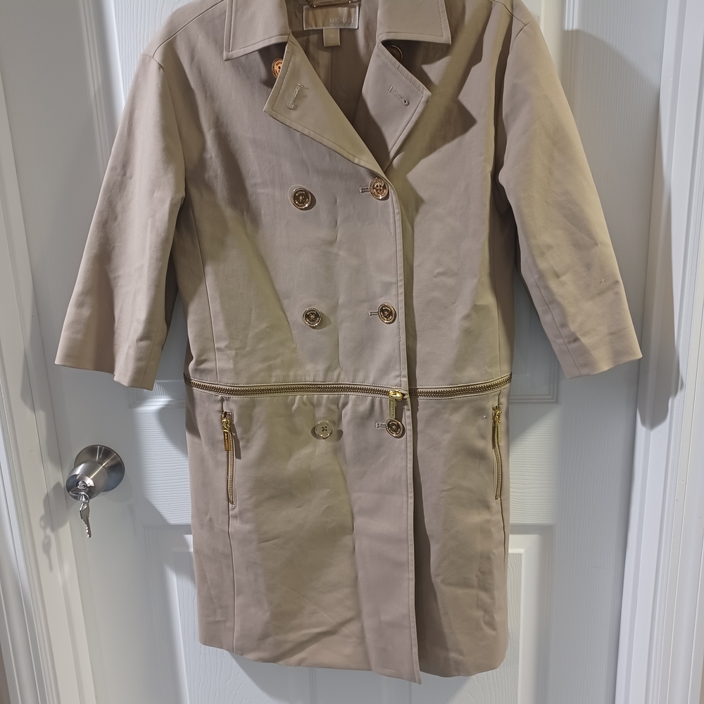 Versatile MK Trench Coat With 3/4 Sleeve Gold Hardware - Picture 3 of 8